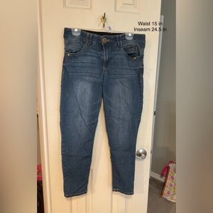 Democracy crop jeans
Size 8 
See measurements on picture